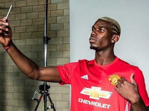 گران ترین فوتبالیست جهان در منچستر (+عکس)