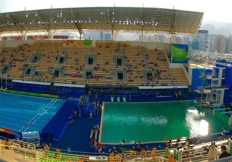 آب استخر شیرجه المپیک سبز رنگ شد! (عکس)