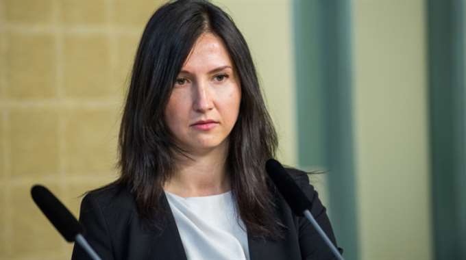 استعفای نخستین وزیر مسلمان سوئدی به دلیل مصرف الکل استعفای نخستین وزیر مسلمان سوئدی به دلیل مصرف الکل