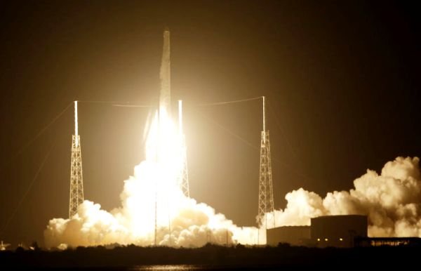 راکت فالکون ۹ بار دیگر با موفقیت در اقیانوس فرود آمد راکت فالکون ۹ بار دیگر با موفقیت در اقیانوس فرود آمد