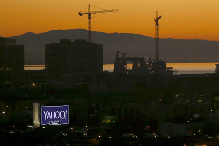ورایزون با پرداخت ۴.۸ میلیارد دلار یاهو را تصاحب میکند ورایزون با پرداخت ۴.۸ میلیارد دلار یاهو را تصاحب میکند