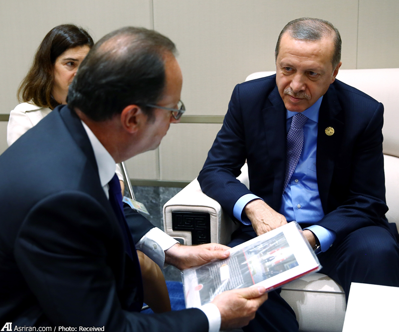 کتاب کودتا، هدیه اردوغان به اولاند(+عکس)