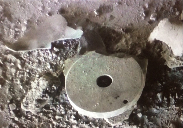 بقایای بمب آمریکایی در حمله دیروز عربستان به صنعا (+عکس)