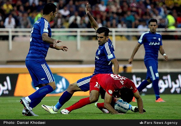استقلال خ 1 - 1 پرسپولیس / قرمزها صدرنشین ماندند(+جدول/عکس) استقلال خ 1 - 1 پرسپولیس / قرمزها صدرنشین ماندند(+جدول/عکس)