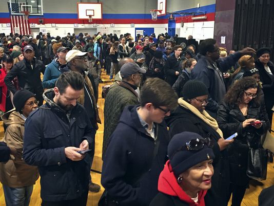 آغاز انتخابات ریاست جمهوری آمریکا/ رقابت شدید کلینتون و ترامپ در ۱۰ ایالت تعیین کننده آغاز انتخابات ریاست جمهوری آمریکا/ رقابت شدید کلینتون و ترامپ در ۱۰ ایالت تعیین کننده