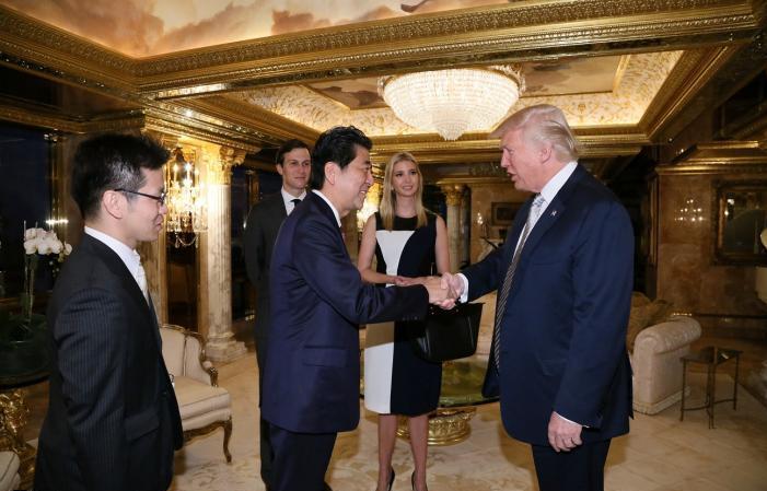اولین دیدار دیپلماتیک ترامپ (+عکس)
