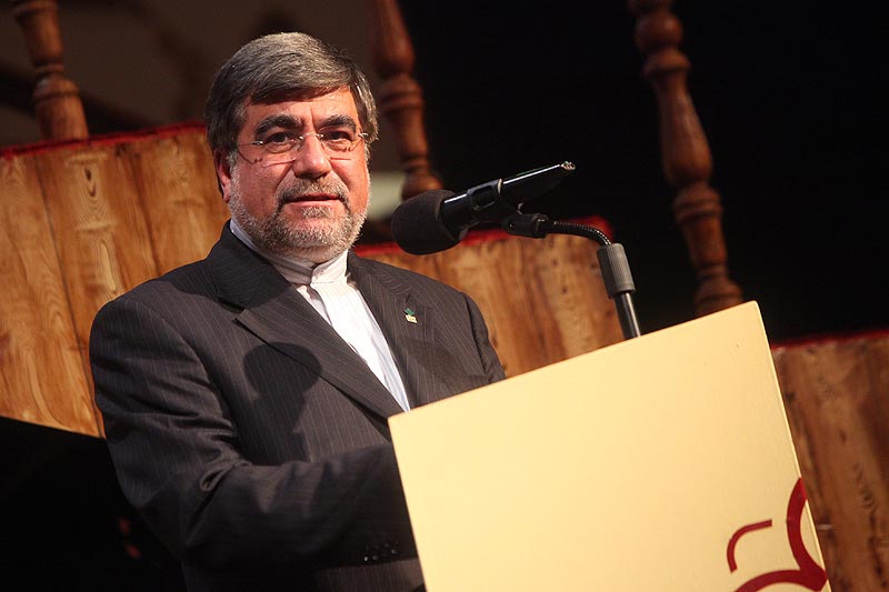 علی جنتی: در كنسرت قم، همه خانم ها حجاب را رعايت كرده بودند بجز ٤ نفر/ / گاهی امام‌جمعه‌ای برای تئاتری که ندیده برافروخته می‌شود/ شرمنده‌ام