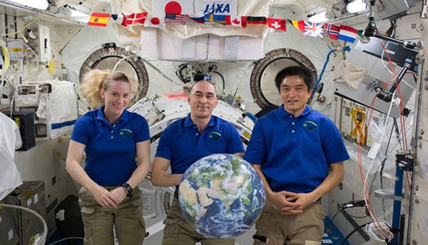بازگشت سه فضانورد ایستگاه فضایی به زمین