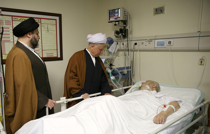 عیادت هاشمی از موسوی اردبیلی (+عکس)