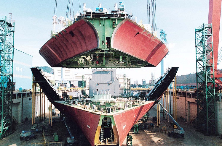 4 نکته درباره 10 کشتی: خودمان را گول نزنیم، اقتصاد شعار و تعارف ندارد