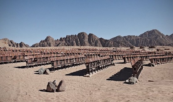 سینمایی در آخر جهان (+عکس)