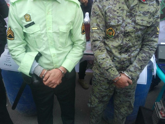 دستگیری ماموران قلابی ارتش و ناجا (+عکس) دستگیری ماموران قلابی ارتش و ناجا (+عکس)