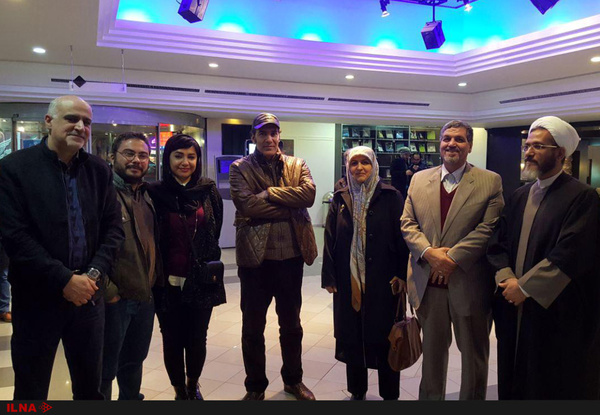 تعدادی از نمایندگان مجلس به تماشای فیلم جشن دلتنگی رفتند تعدادی از نمایندگان مجلس به تماشای فیلم جشن دلتنگی رفتند