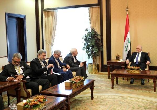 دیدار حیدر العبادی با ظریف در حاشیه نشست کویت (+عکس)