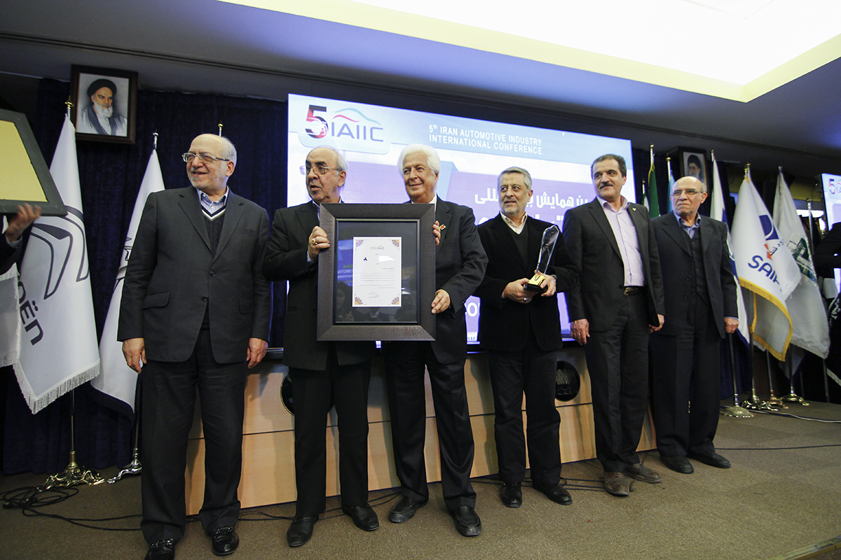 پنجمین همایش خودرو ایران با تجلیل از پیشکسوتان صنعت قطعه سازی پایان یافت