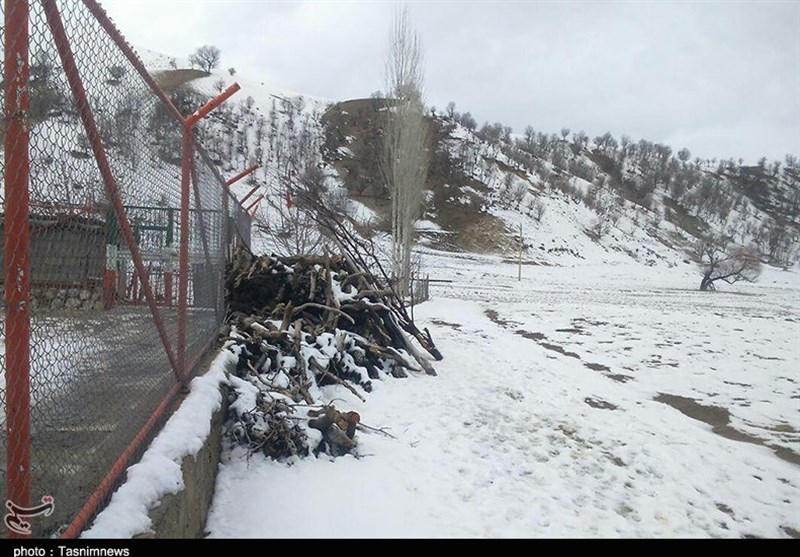 محاصره یک ماهه روستائیان الیگودرز در برف (+عکس)