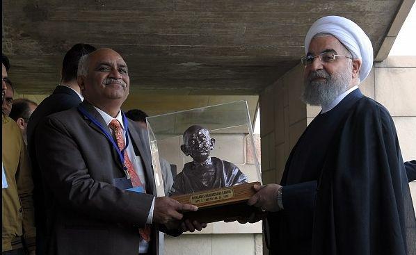 هدیه هندی‌ها به روحانی (عکس)