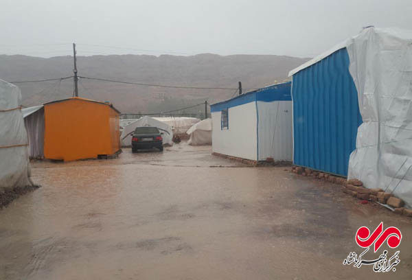 تداوم بارش باران شرایط رابرای زلزله زدگان سرپل ذهاب بحرانی کرد (+عکس)