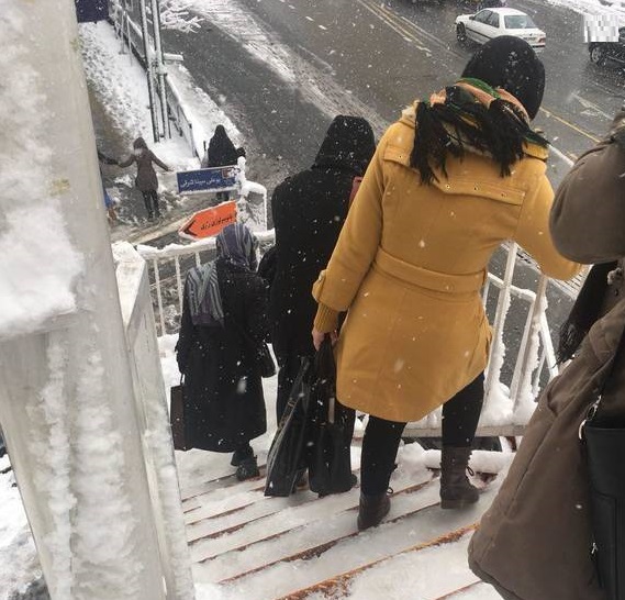 وضعیت نامناسب پل‌های عابر پیاده تهران (عکس)