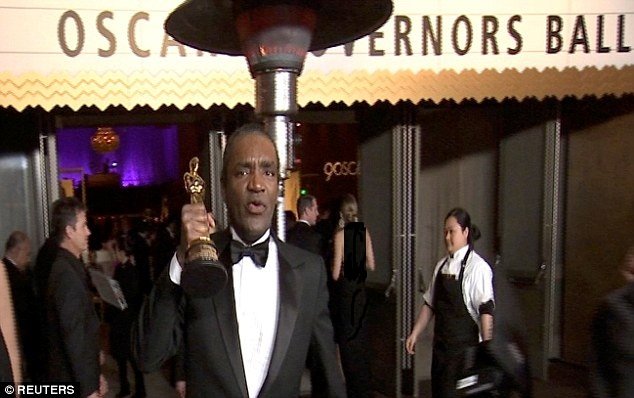 سرقت مجسمه اسکار در چند ثانیه! سرقت مجسمه اسکار در چند ثانیه!