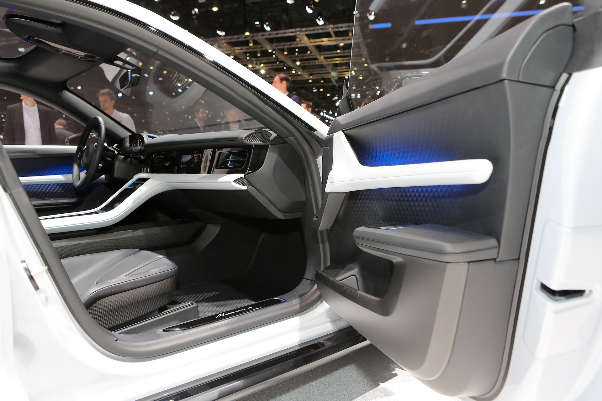 با ئی- میشن کراس پورشه سوپرایز شوید