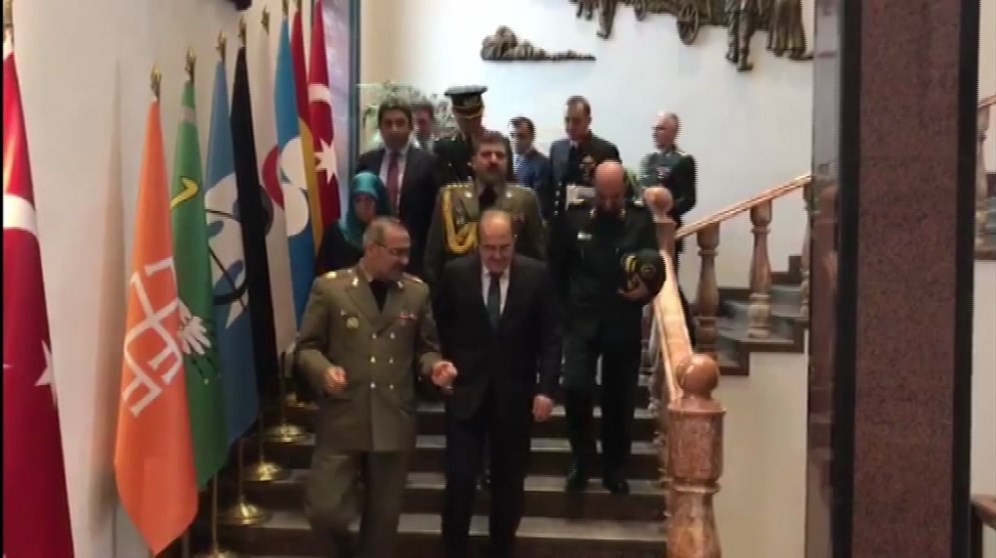معاون وزیر دفاع با جانشین ستاد کل ترکیه در آنکارا دیدار کرد (+ عکس) معاون وزیر دفاع با جانشین ستاد کل ترکیه در آنکارا دیدار کرد (+ عکس)