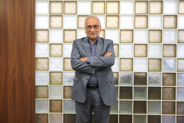 حسین مرعشی: اصولگرایان دوست دارند انتخابات به دور دوم برود/ میرسلیم اصولگرا تر از دیگران است/ هیچ رای اصولگرایی به سمت اقای روحانی نخواهد رفت/ برخی مدیران روحانی از مردم فاصله گرفتند/ جای هاشمی برای بسیج مردم خالی است حسین مرعشی: اصولگرایان دوست دارند انتخابات به دور دوم برود/ میرسلیم اصولگرا تر از دیگران است/ هیچ رای اصولگرایی به سمت اقای روحانی نخواهد رفت/ برخی مدیران روحانی از مردم فاصله گرفتند/ جای هاشمی برای بسیج مردم خالی است