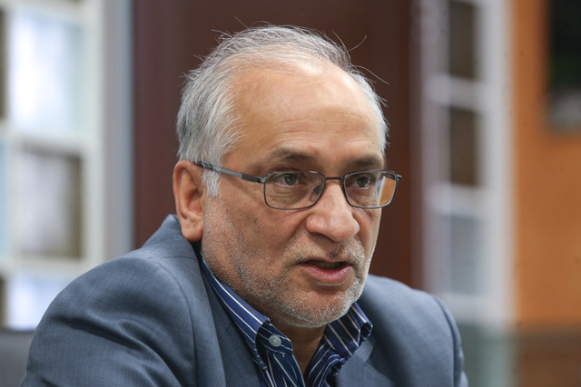 حسین مرعشی: اصولگرایان دوست دارند انتخابات به دور دوم برود/ میرسلیم اصولگرا تر از دیگران است/ هیچ رای اصولگرایی به سمت اقای روحانی نخواهد رفت/ برخی مدیران روحانی از مردم فاصله گرفتند/ جای هاشمی برای بسیج مردم خالی است حسین مرعشی: اصولگرایان دوست دارند انتخابات به دور دوم برود/ میرسلیم اصولگرا تر از دیگران است/ هیچ رای اصولگرایی به سمت اقای روحانی نخواهد رفت/ برخی مدیران روحانی از مردم فاصله گرفتند/ جای هاشمی برای بسیج مردم خالی است