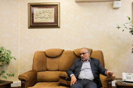 حسین مرعشی: اصولگرایان دوست دارند انتخابات به دور دوم برود/ میرسلیم اصولگرا تر از دیگران است/ هیچ رای اصولگرایی به سمت اقای روحانی نخواهد رفت/ برخی مدیران روحانی از مردم فاصله گرفتند/ جای هاشمی برای بسیج مردم خالی است حسین مرعشی: اصولگرایان دوست دارند انتخابات به دور دوم برود/ میرسلیم اصولگرا تر از دیگران است/ هیچ رای اصولگرایی به سمت اقای روحانی نخواهد رفت/ برخی مدیران روحانی از مردم فاصله گرفتند/ جای هاشمی برای بسیج مردم خالی است