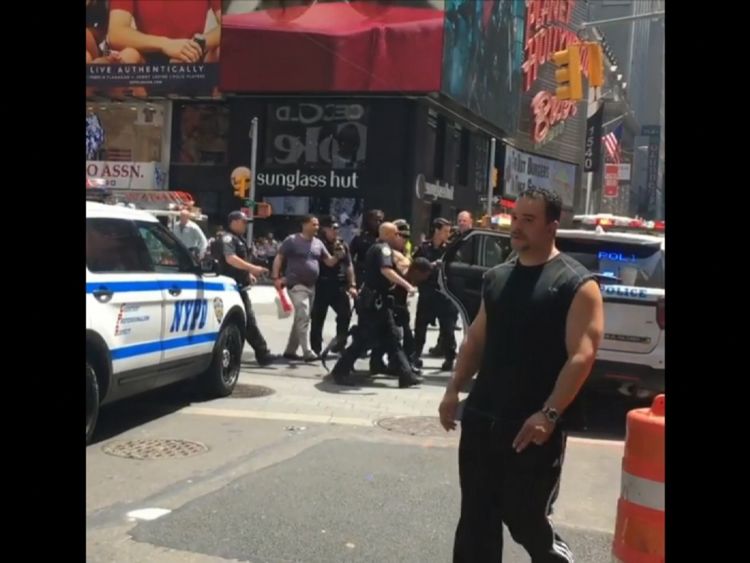 حمله یک خودرو به عابران پیاده در نیویورک‌/ یک کشته و 13 زخمی (+عکس)