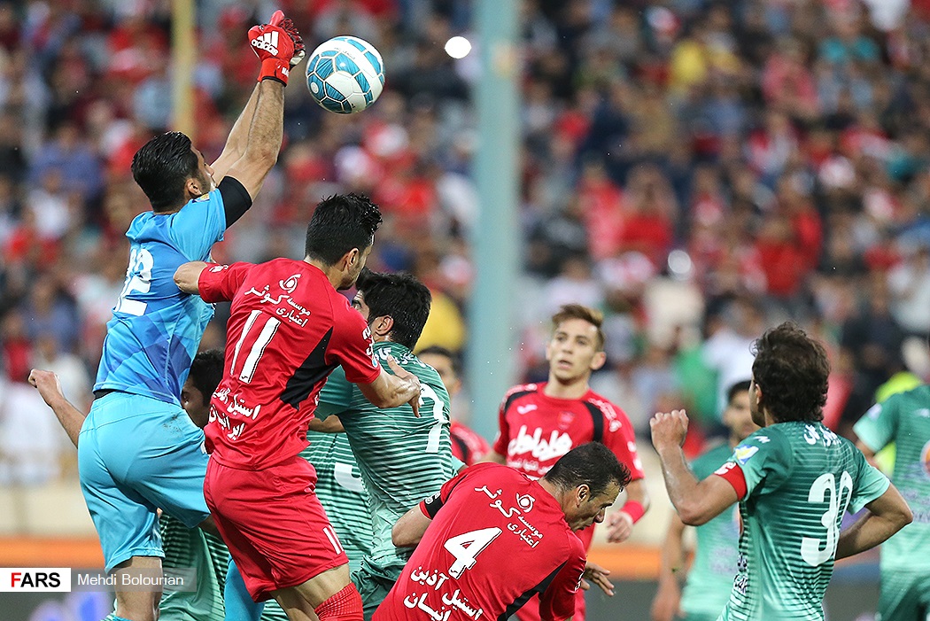 ذوب آهن 3 - 3 پرسپولیس / بازگشت قرمزها با دو گل طارمی(+عکس)