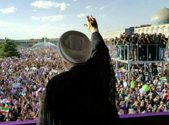 روحانی تنها نیست