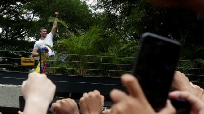 رهبر مخالفان در ونزوئلا از زندان آزاد و در حصر خانگی قرار گرفت