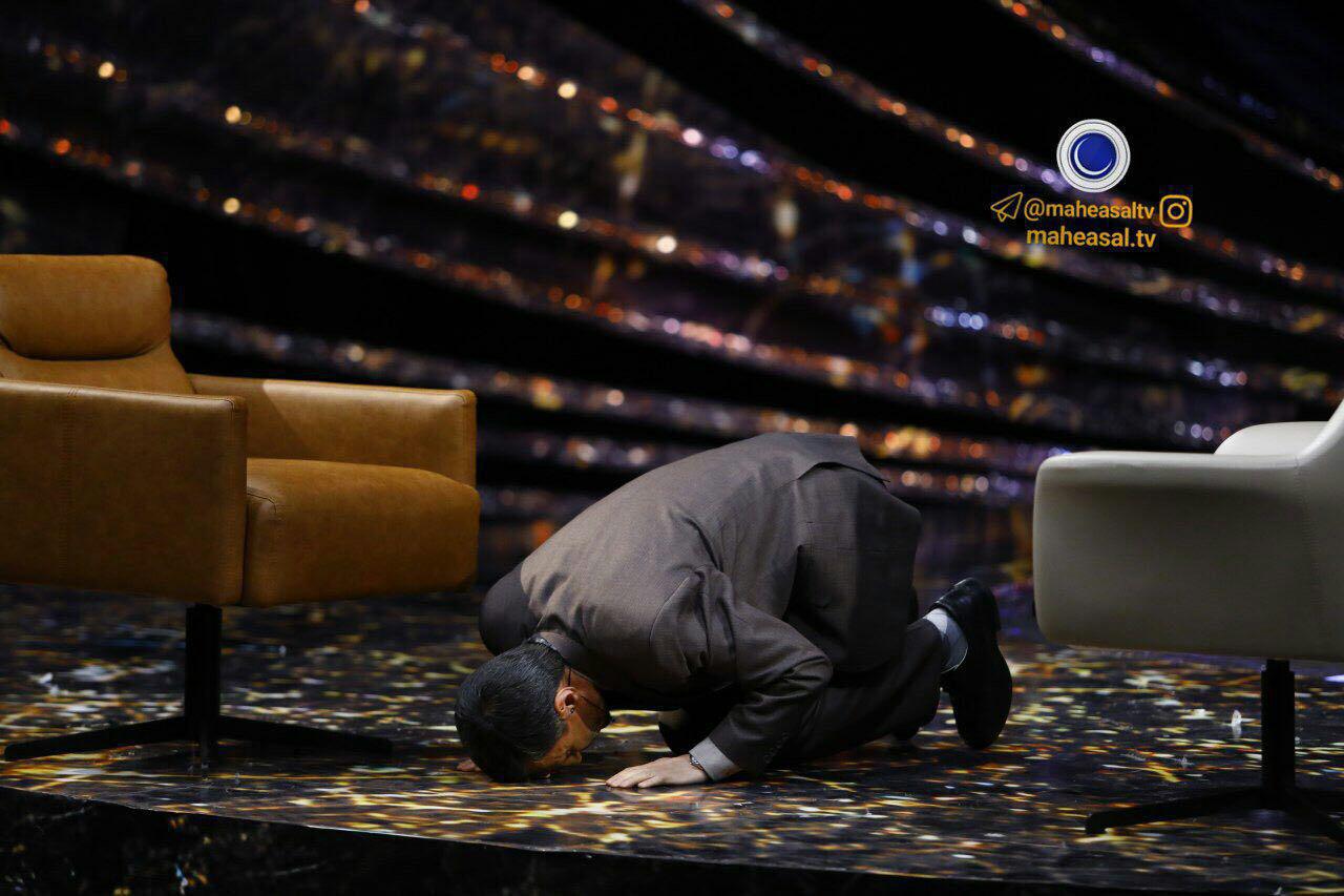 سجده رئیس کمیته امداد در برنامه ماه عسل (عکس)