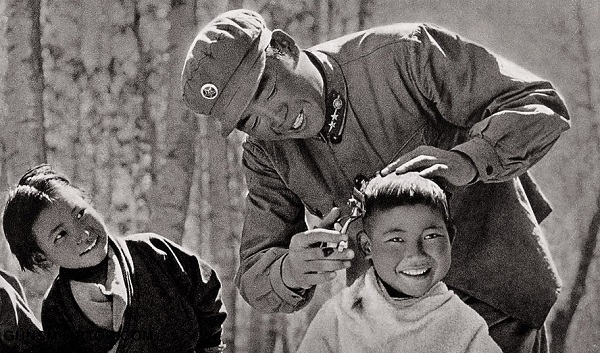 سفر تاریخی با نیرو های مسلح چین (+عکس) سفر تاریخی با نیرو های مسلح چین (+عکس)