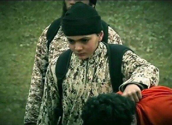 دستگیری نوجوان داعشی که نظامیان را سر می‌برید (+عکس)