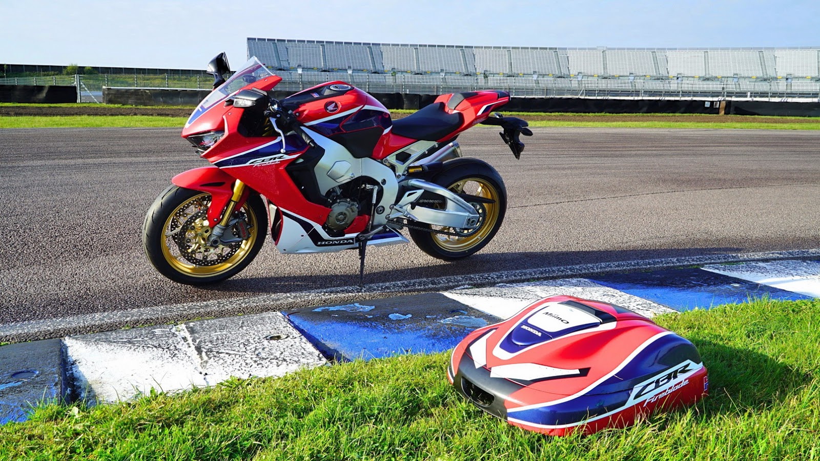 روبات چمنزنی هوندا با الهام از تایپ R روبات چمنزنی هوندا با الهام از تایپ R