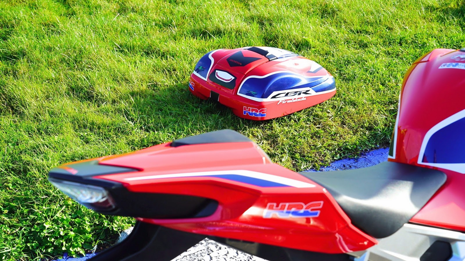 روبات چمنزنی هوندا با الهام از تایپ R روبات چمنزنی هوندا با الهام از تایپ R