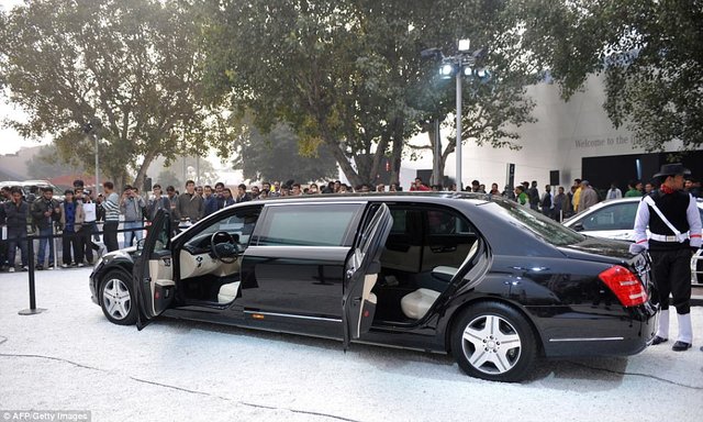 ریخت و پاش ملک سلمان در سفر به مسکو/ از پله برقی طلایی پادشاه تا 1500 همراه (+تصاویر)