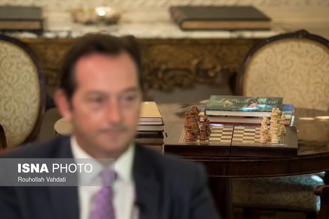 سفیر انگلیس در تهران: در آینده نزدیک صدور ویزا انگلیس افزایش مییابد/ به طور کامل و قوی از اجرای برجام حمایت میکنیم/ به توانایی دیپلماتیک ظریف احترام میگذارم سفیر انگلیس در تهران: در آینده نزدیک صدور ویزا انگلیس افزایش مییابد/ به طور کامل و قوی از اجرای برجام حمایت میکنیم/ به توانایی دیپلماتیک ظریف احترام میگذارم