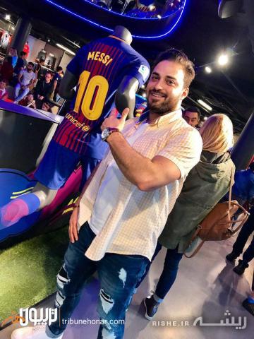 سلفی خواننده ایرانی با لباس مسی (عکس)