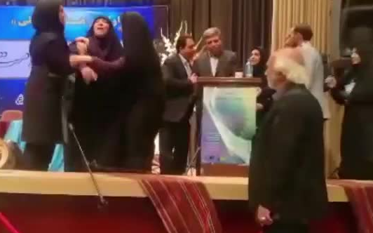 خانم نماینده؛ هر چه بگندد نمکش میزنند ... خانم نماینده؛ هر چه بگندد نمکش میزنند ...