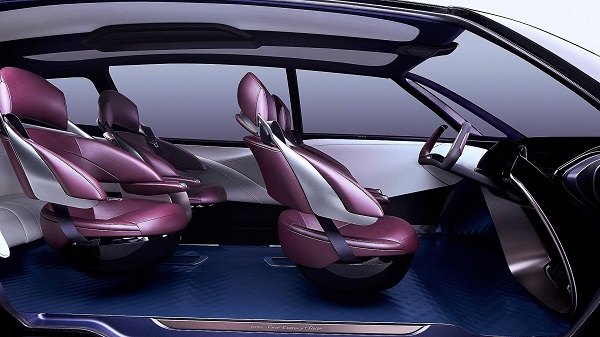 فاین‌کامفورت تویوتا مدلی برای نمایش اطلاعات روی شیشه‌های جانبی