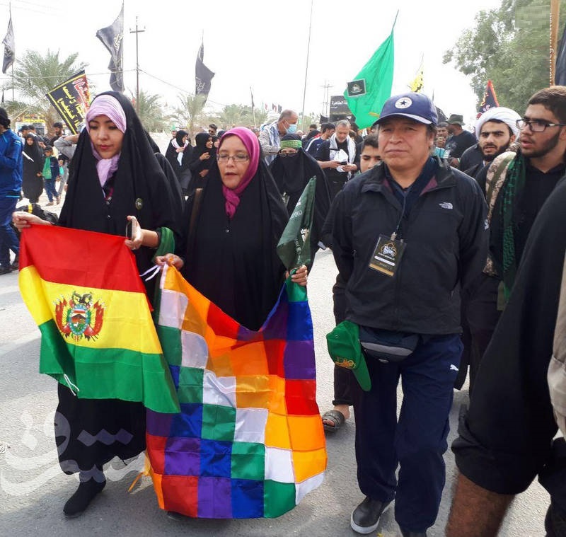 دو خبرنگار آمریکای جنوبی در پیاده روی اربعین (+عکس) دو خبرنگار آمریکای جنوبی در پیاده روی اربعین (+عکس)