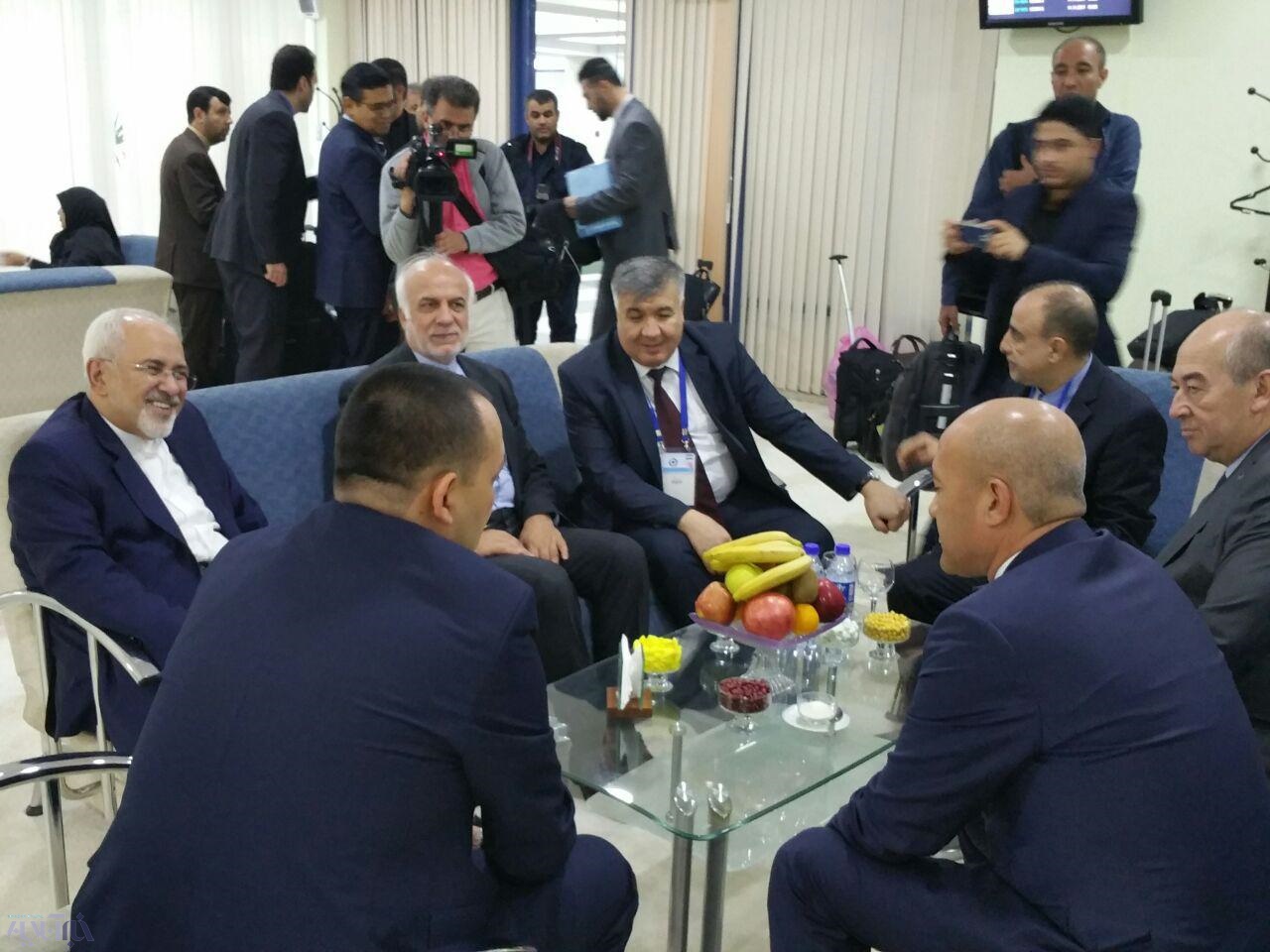 ظریف وارد ازبکستان شد (عکس)