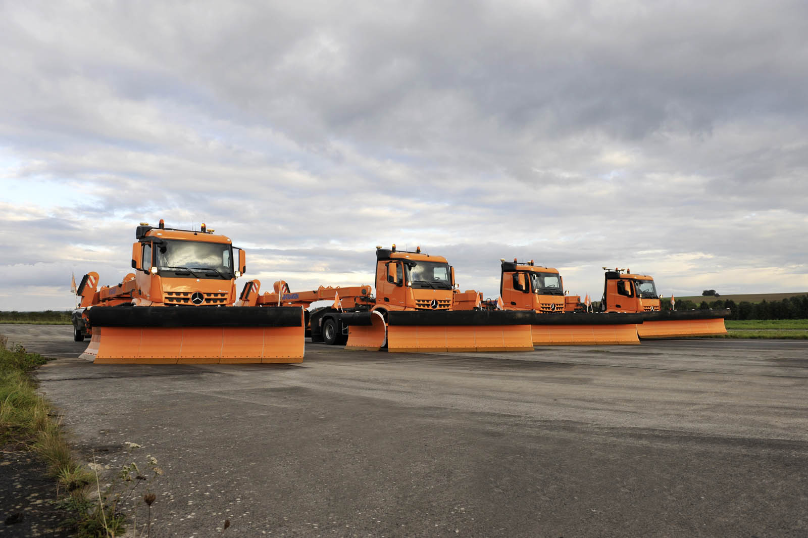 برف‌روب‌های خودران بنز در فرودگاه فرانکفورت