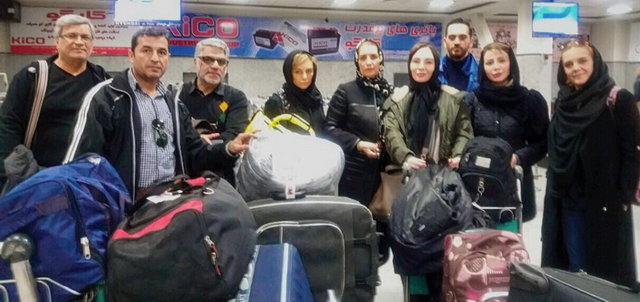 اولین کاروان سینماگران راهی کرمانشاه شد (+عکس) اولین کاروان سینماگران راهی کرمانشاه شد (+عکس)