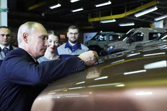 امضای پوتین روی خودرو (عکس)