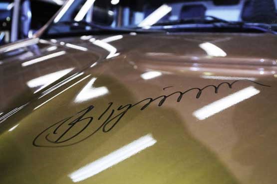 امضای پوتین روی خودرو (عکس)