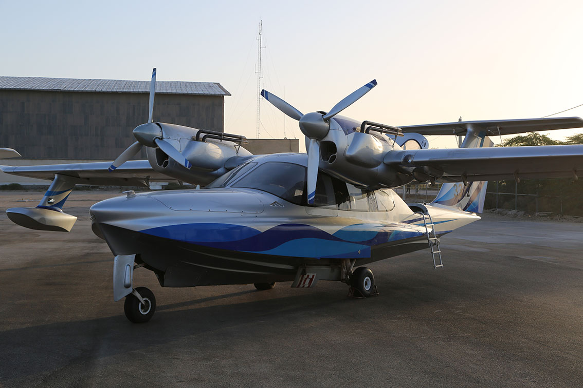 الحاق هواپیماهای آبنشین به نیروی دریایی سپاه (+عکس) الحاق هواپیماهای آبنشین به نیروی دریایی سپاه (+عکس)